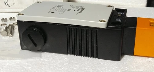 Siemens 3SE3 861 Safety Position Switch 230V Lock Actuator Matel Body Transducer - Image 11