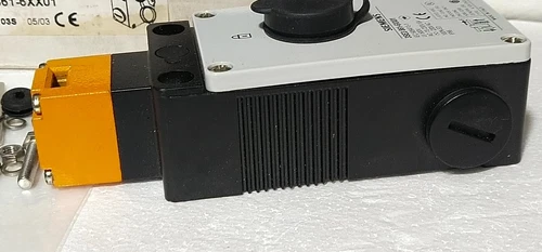 Siemens 3SE3 861 Safety Position Switch 230V Lock Actuator Metal Body Transducer - Image 13