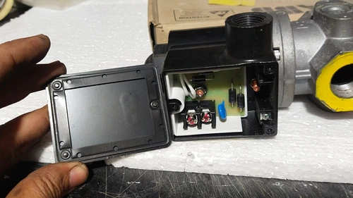 CKD VNA-20 2 Port 3/4 Inch 100VAC NC Gas cut Off Valve Transmitter Controller - Image 14
