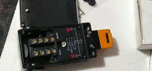 Siemens 3SE2 862 Safety Position Switch 110V Lock Actuator Matel Body Transducer - Image 16