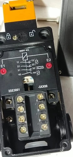 Siemens 3SE3 861 Safety Position Switch 230V Lock Actuator Metal Body Transducer - Image 17