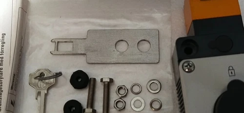 Siemens 3SE3 860 Safety Position Switch 24VD Lock Actuator Matel Body Transducer - Image 3
