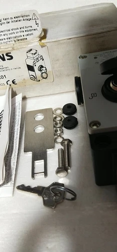 Siemens 3SE3 861 Safety Position Switch 230V Lock Actuator Metal Body Transducer - Image 3