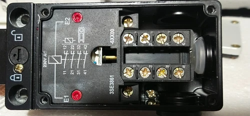 Siemens 3SE3 861 Safety Position Switch 230V Lock Actuator Matel Body Transducer - Image 7