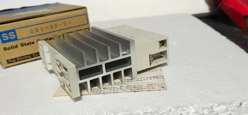Fuji SS201 Solid State Contactor 20A 240VAC Temperature Transmitter Transducer - Image 8