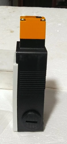 Siemens 3SE2 862 Safety Position Switch 110V Lock Actuator Matel Body Transducer - Image 8