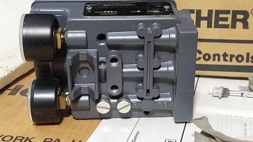 Fisher 3660 Pneumatic Valve Positioner 3-15PSI Controller Transmitter Transducer - Image 9