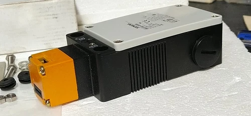 Siemens 3SE3 861 Safety Position Switch 230V Lock Actuator Metal Body Transducer - Image 9