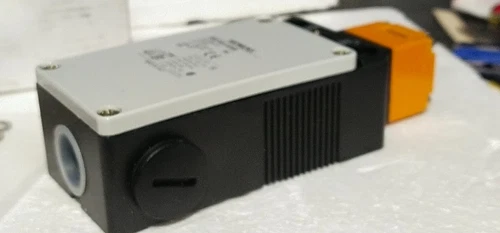 Siemens 3SE3 861 Safety Position Switch 230V Lock Actuator Metal Body Transducer - Image 10