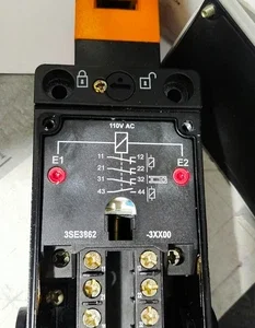 Siemens 3SE2 862 Safety Position Switch 110V Lock Actuator Matel Body Transducer