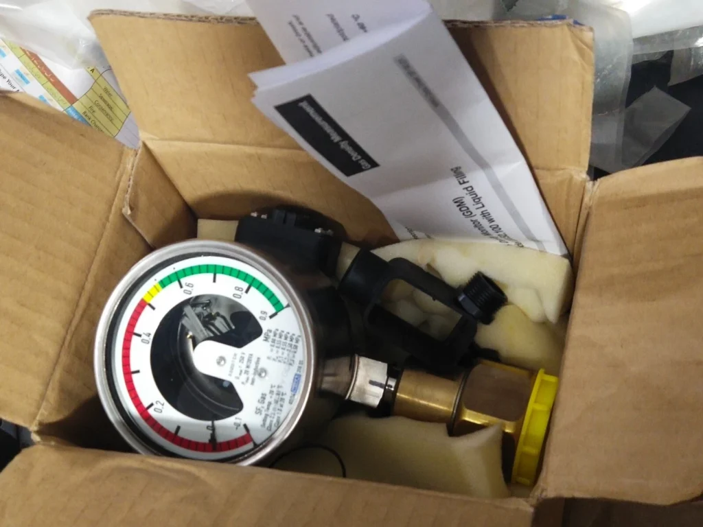Wika 233.52.100 LT Density Monitor Alarm Gauge Liquid Fill -0.1/+0.9 MPA Control