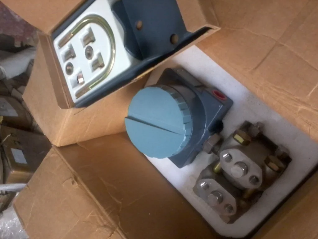 Foxboro 823DP Sensor L 4-20mA DP Pressure Transmitter Transducer Controller