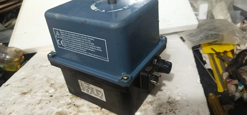 Burkert 225225 Electric Rotary Actuator ON-OFF 100-240VAC Transducer Controller