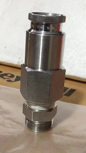 Swagelok QTM8 Quick Connects Stainless Steel PTFE Sealed 3/4 Inch Transmitter - Image 2