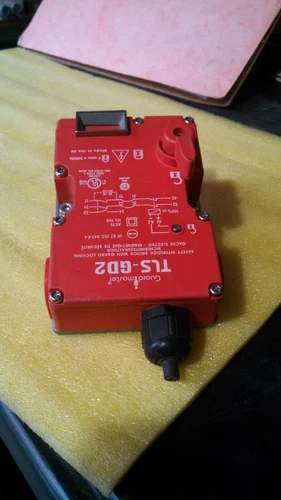 Allen Bradley Guard Master TLS-G2D 24V 200N Safety Switch Transducer Controller
