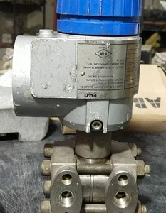 Fuji FCX-AII FHCB33V4 D/P Pressure Transmitter 4-20mA Range 2 Transducer Meter
