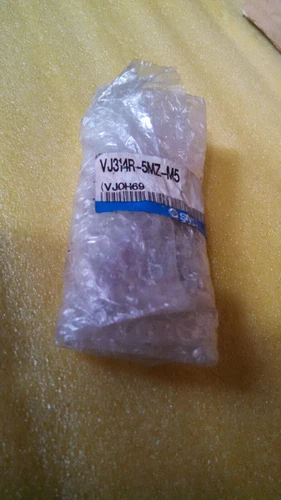 SMC VJ314R-5MZ-M5 VJ324 Solenoid Valve With Base 24vdc Transducer Transmitter - Image 2