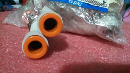 SMC KQ2U11-37S KQ2U13 Y Tube-to-Tube Adapter 1/2 3/8 InTransducer Transmitter - Image 2