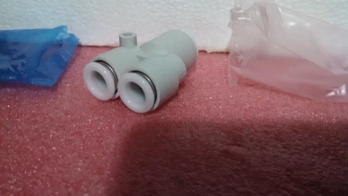 SMC KQU10-12 Y Tube-to-Tube Adapter 10 /12 mm Transducer Transmitter - Image 4