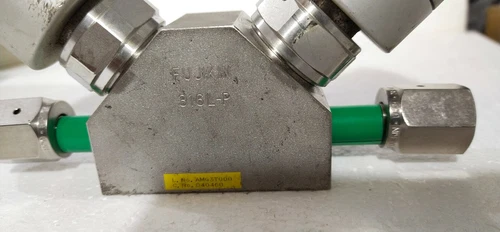 Fujikin FBDV 3 Way Block Valve 1/4 Temperature Transmitter Transducer Meter - Image 4