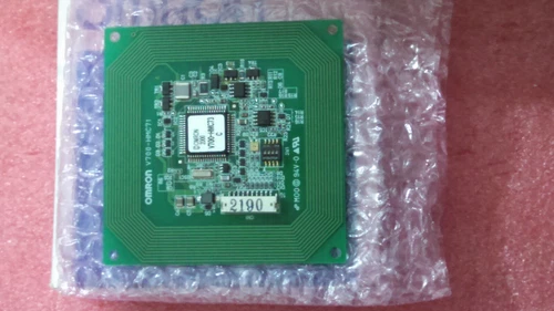Omron V700-HMC71 ID Read Write Module PLC DCS Transducer Transmitter Meter - Image 4