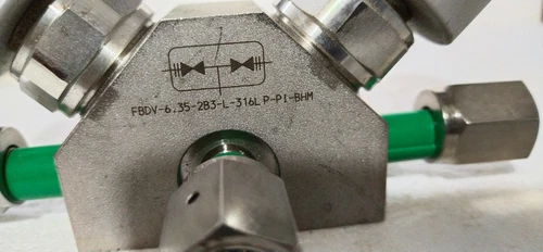 Fujikin FBDV 3 Way Block Valve 1/4 Temperature Transmitter Transducer Meter - Image 5