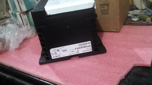 Honeywell TC-RPDXX1 PLC Power Supply 24VDC Redundant Transmitter Transducer - Image 5