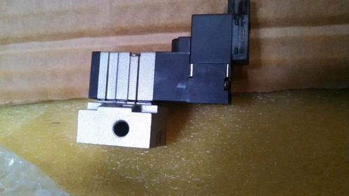 SMC VJ314R-5MZ-M5 VJ324 Solenoid Valve With Base 24vdc Transducer Transmitter - Image 5