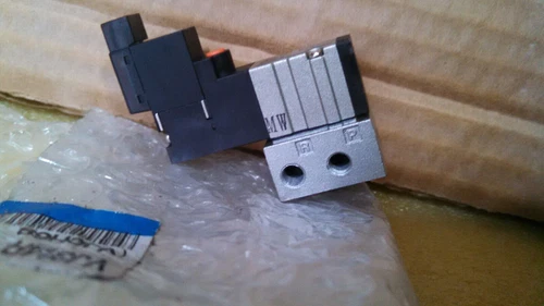 SMC VJ314R-5MZ-M5 VJ324 Solenoid Valve With Base 24vdc Transducer Transmitter - Image 6