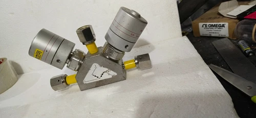 Fujikin FBDV 3 Way Block Valve 1/4 Temperature Transmitter Transducer Meter - Image 7