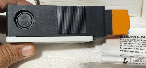 Siemens 3SE3 760 Safety Position Switch 24V Lock Actuator Controller Transducer - Image 8