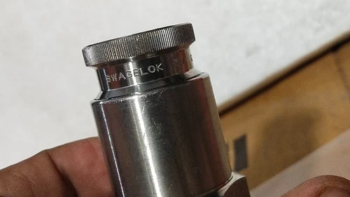 Swagelok QTM8 Quick Connects Stainless Steel PTFE Sealed 3/4 Inch Transmitter - Image 8