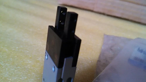 SMC MHQ2-6C Pneumatic Gripper Parallel Style Transducer Transmitter Controller - Image 8