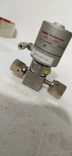 Fujikin FBDV 3 Way Block Valve 1/4 Temperature Transmitter Transducer Meter - Image 10