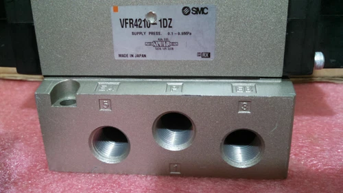 SMC VFR4210-1DZ Base Mt 3/8 Solenoid Valve 5 Port 110VAC Transmitter Meter