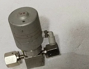 Fujikin FBDV 3 Way Block Valve 1/4 Temperature Transmitter Transducer Meter