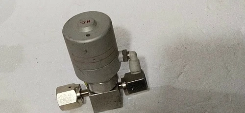 Fujikin FBDV 3 Way Block Valve 1/4 Temperature Transmitter Transducer Meter