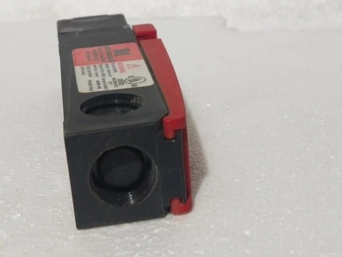 Omron STI T2011 44541-0210 Safety Interlock Switch Controller Transmitter