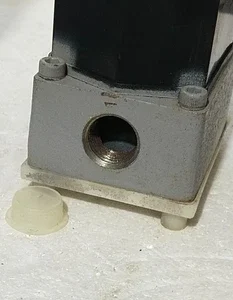 Toyooki Kogyo HW-02012A3 Hydraulic 155 kg Pressure Switch Transmitter Transducer